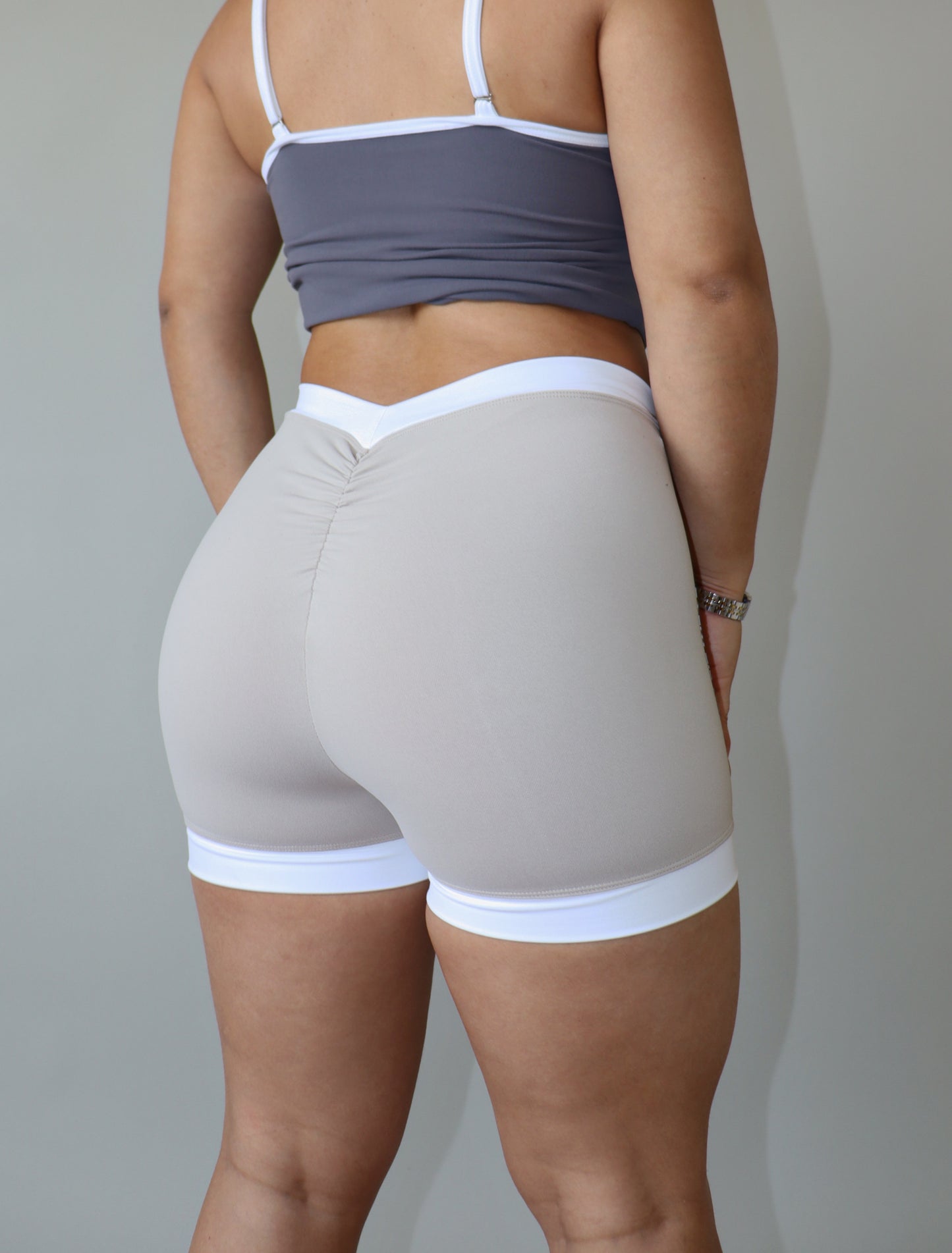 Soft beige mini v short