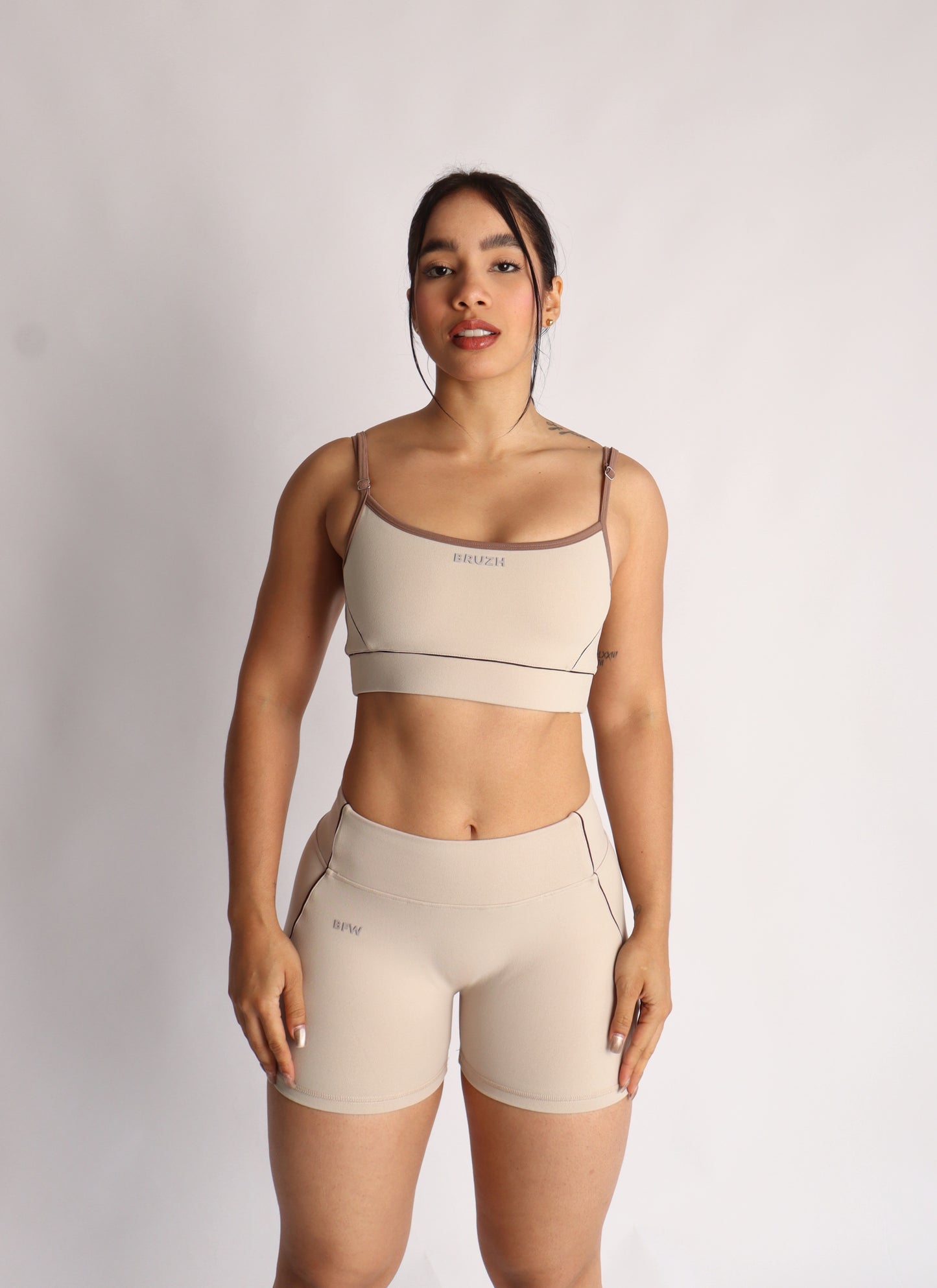 Soft beige contrast short