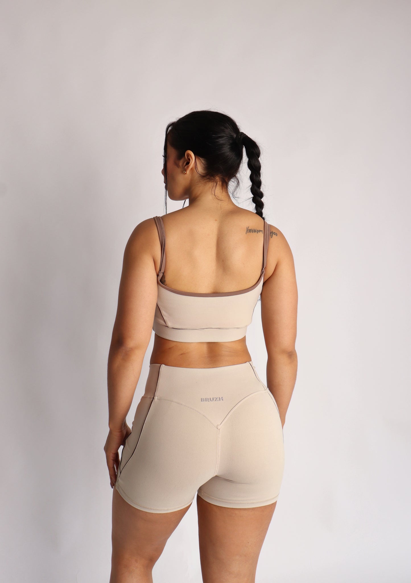 Soft beige contrast short