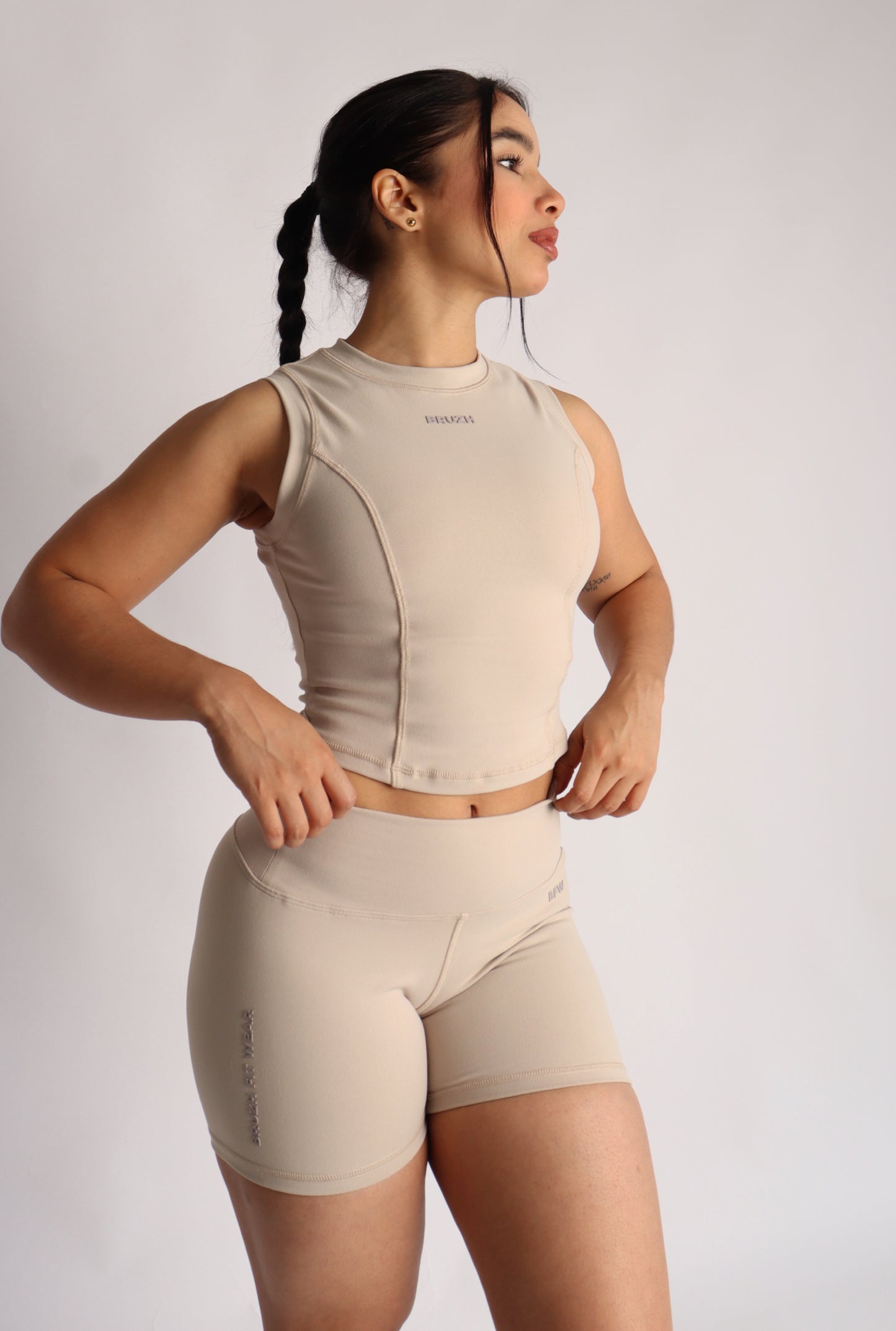 Soft beige clasic short