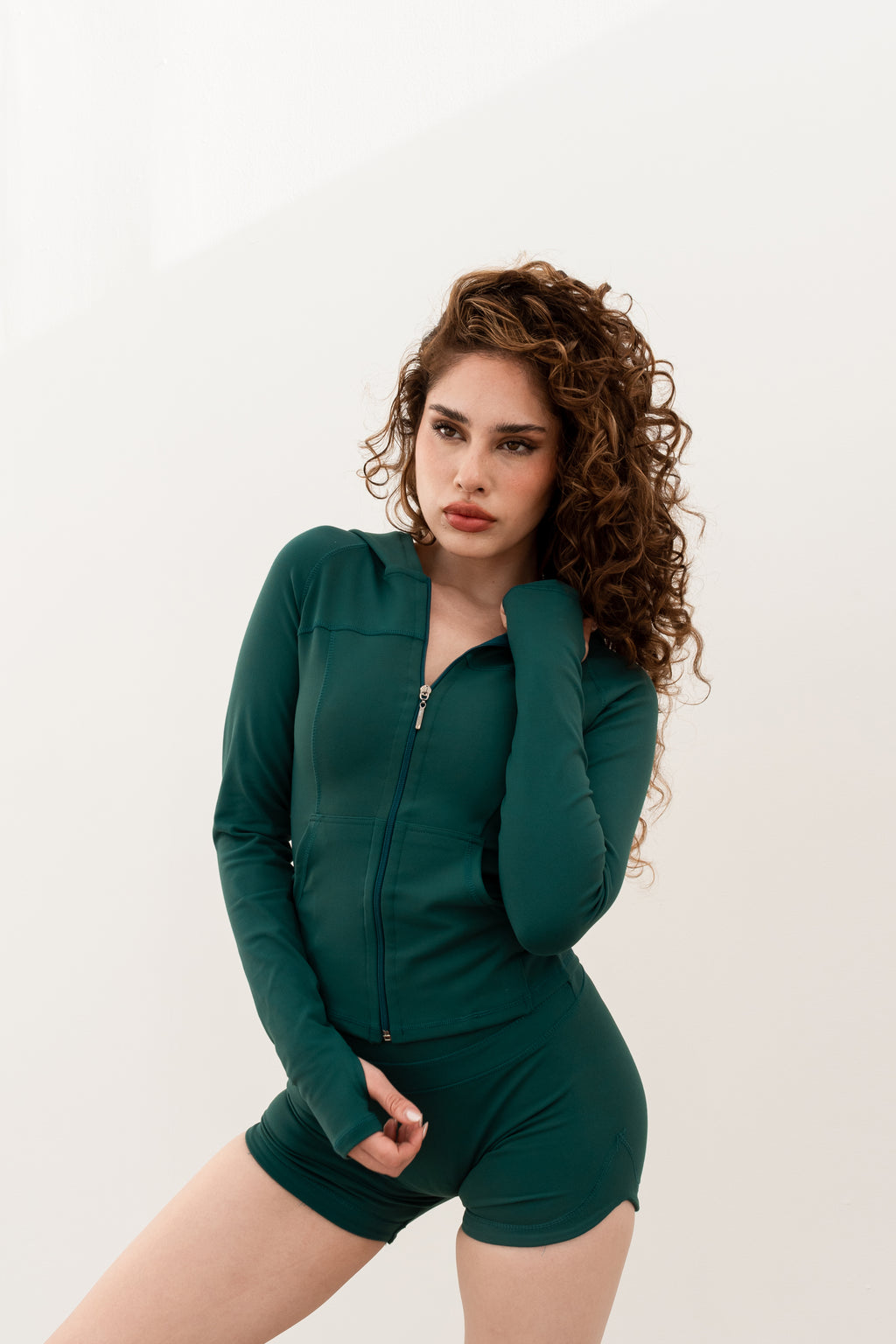 HOJA VERDE JACKET FAJA CON CAPUCHA