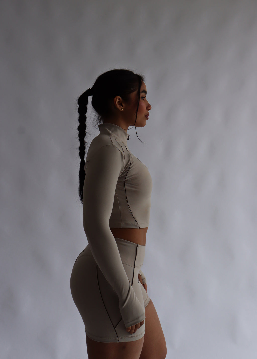 Soft beige contrast short