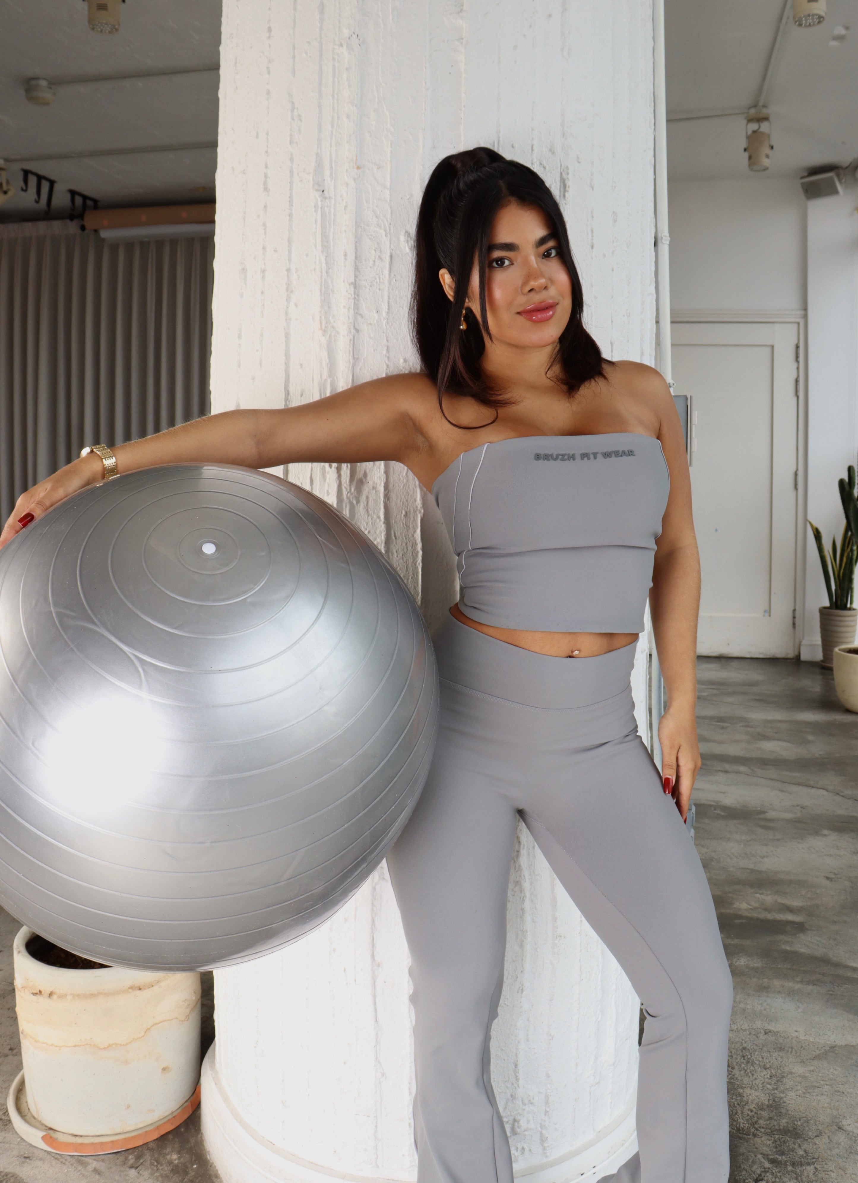 Soft gray contrast pant