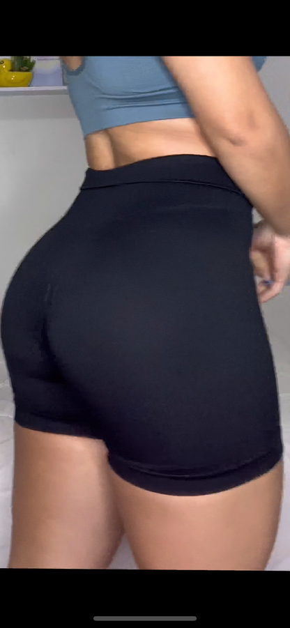 PEACHY SHORT NEGRO