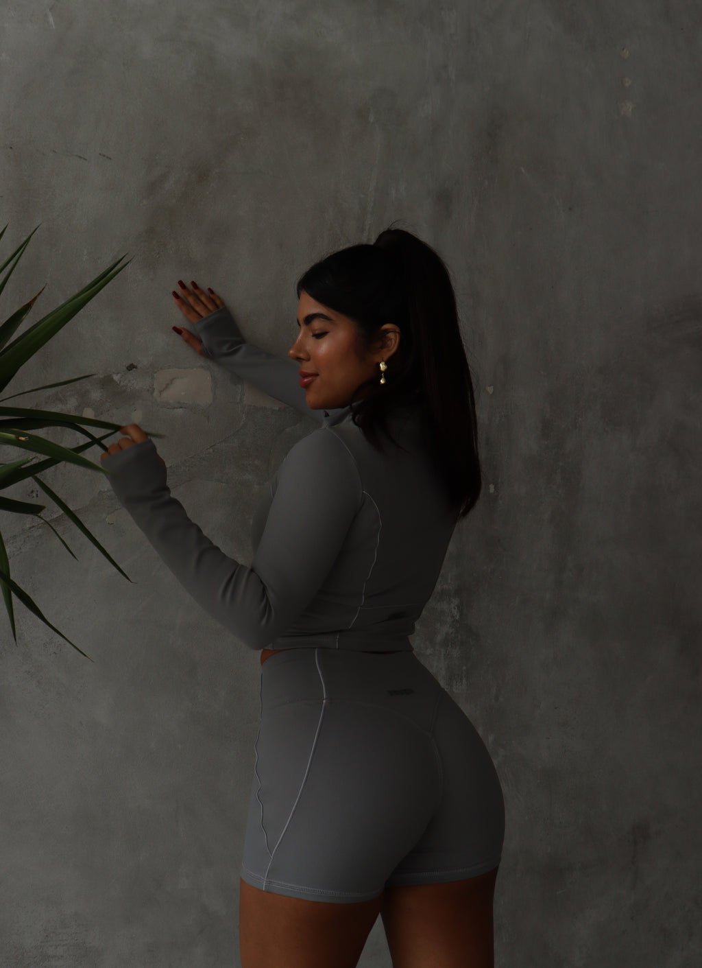 Soft gray contrast short