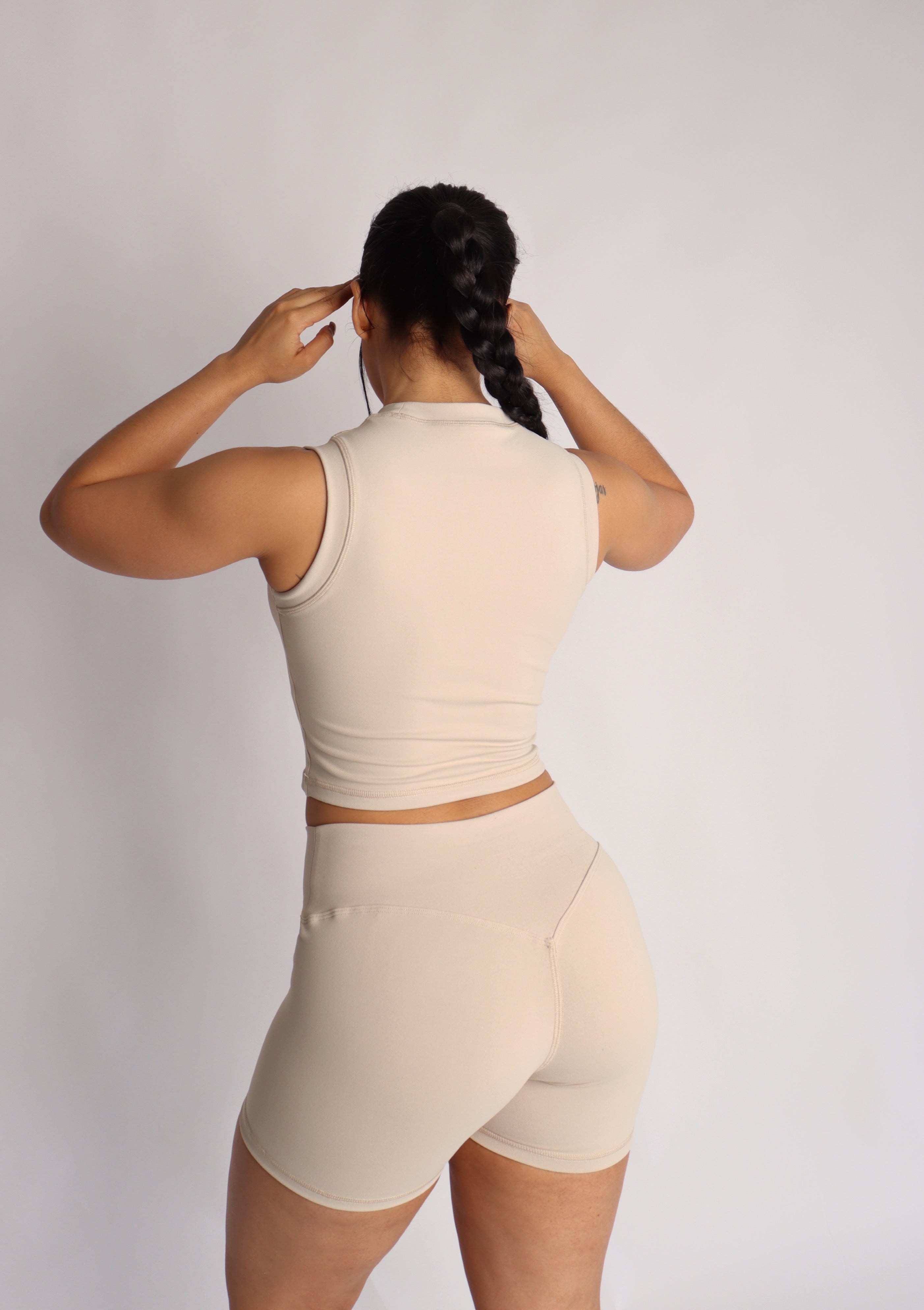 Soft beige clasic short