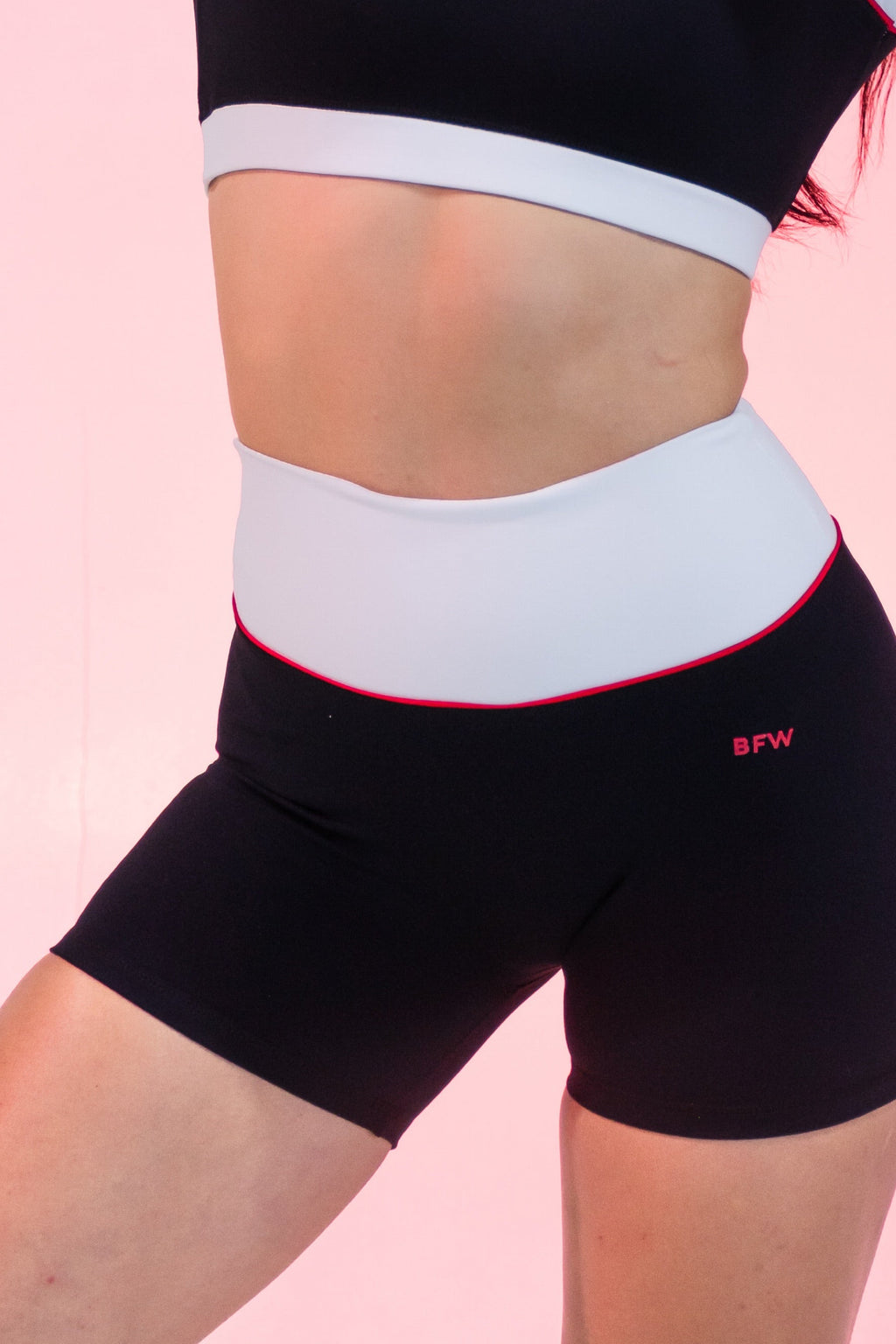 BLACK CROP TOP⭐️