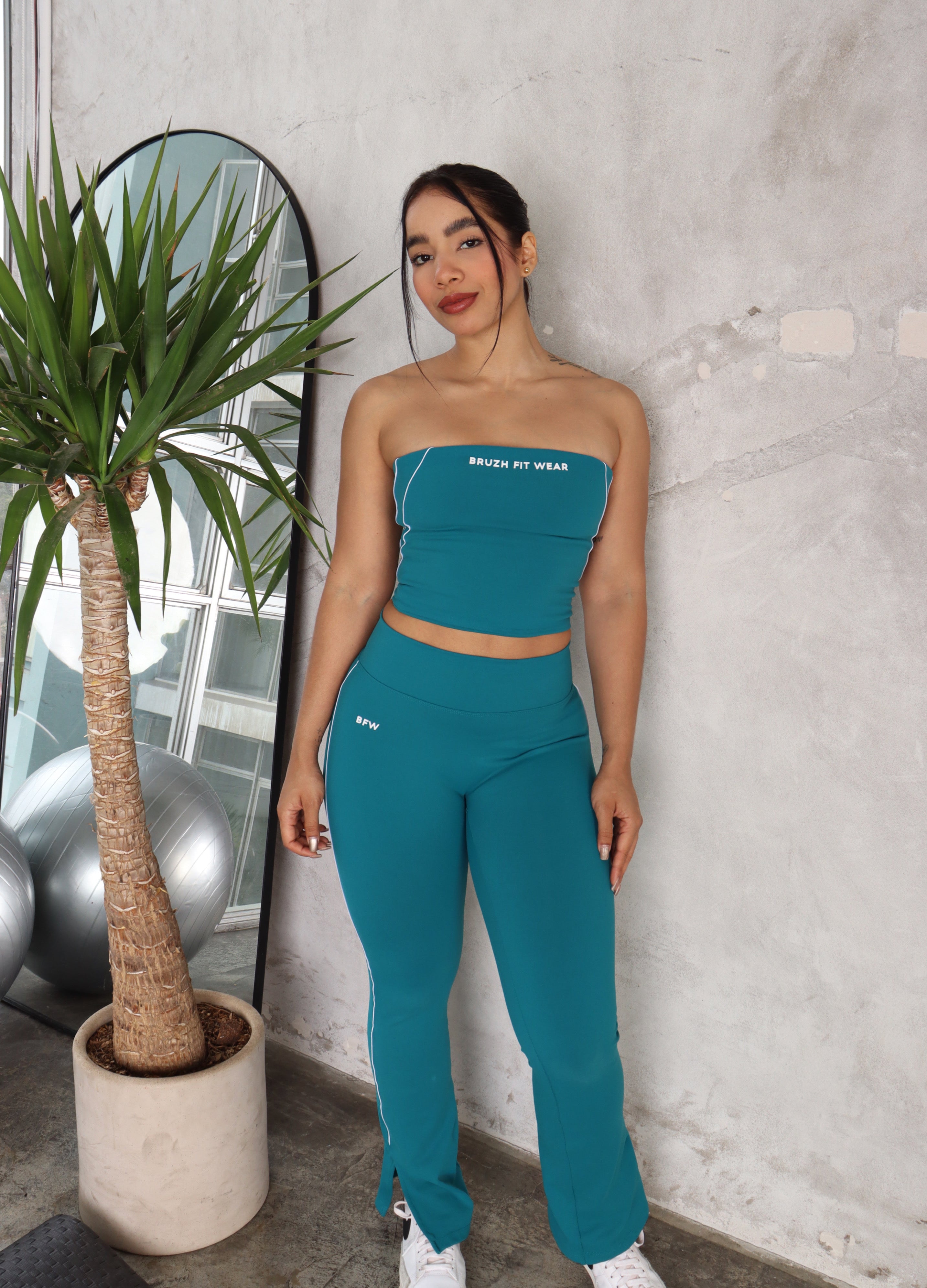 Soft verde cerceta strapple top