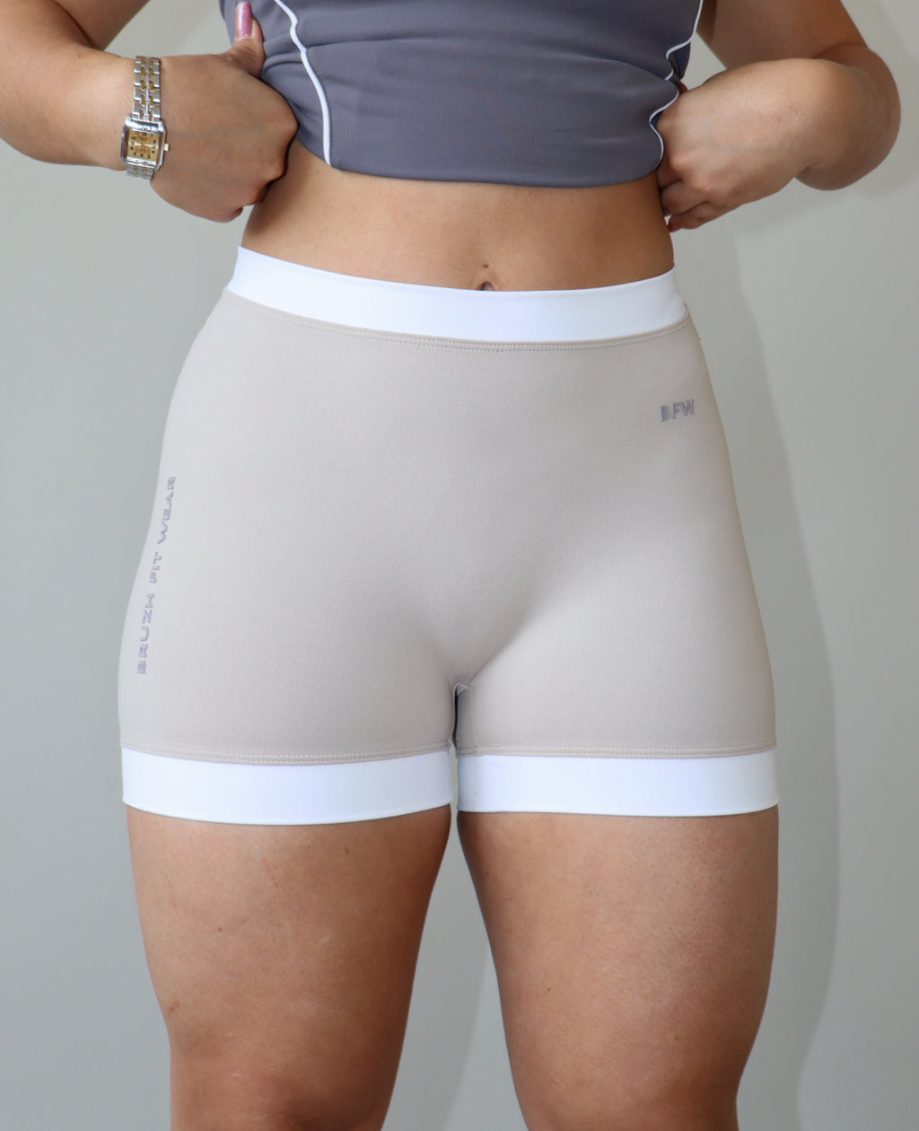 Soft beige mini v short