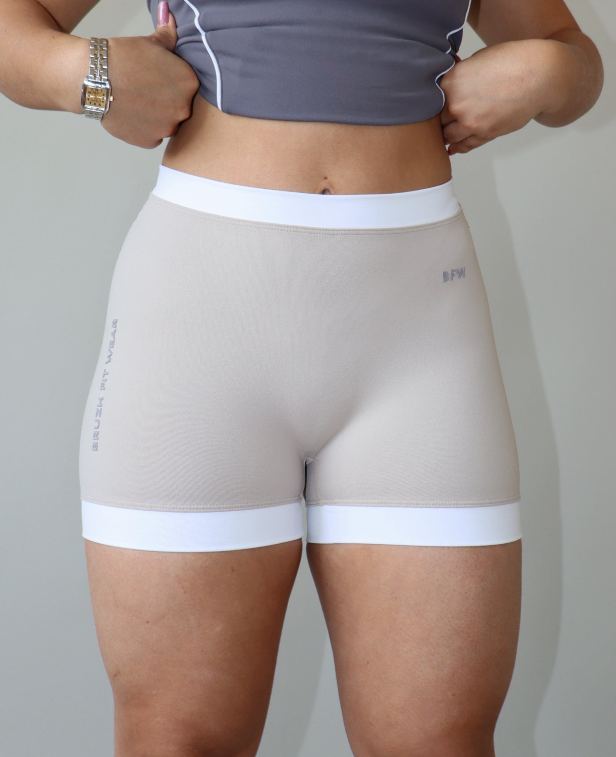 Soft beige mini v short