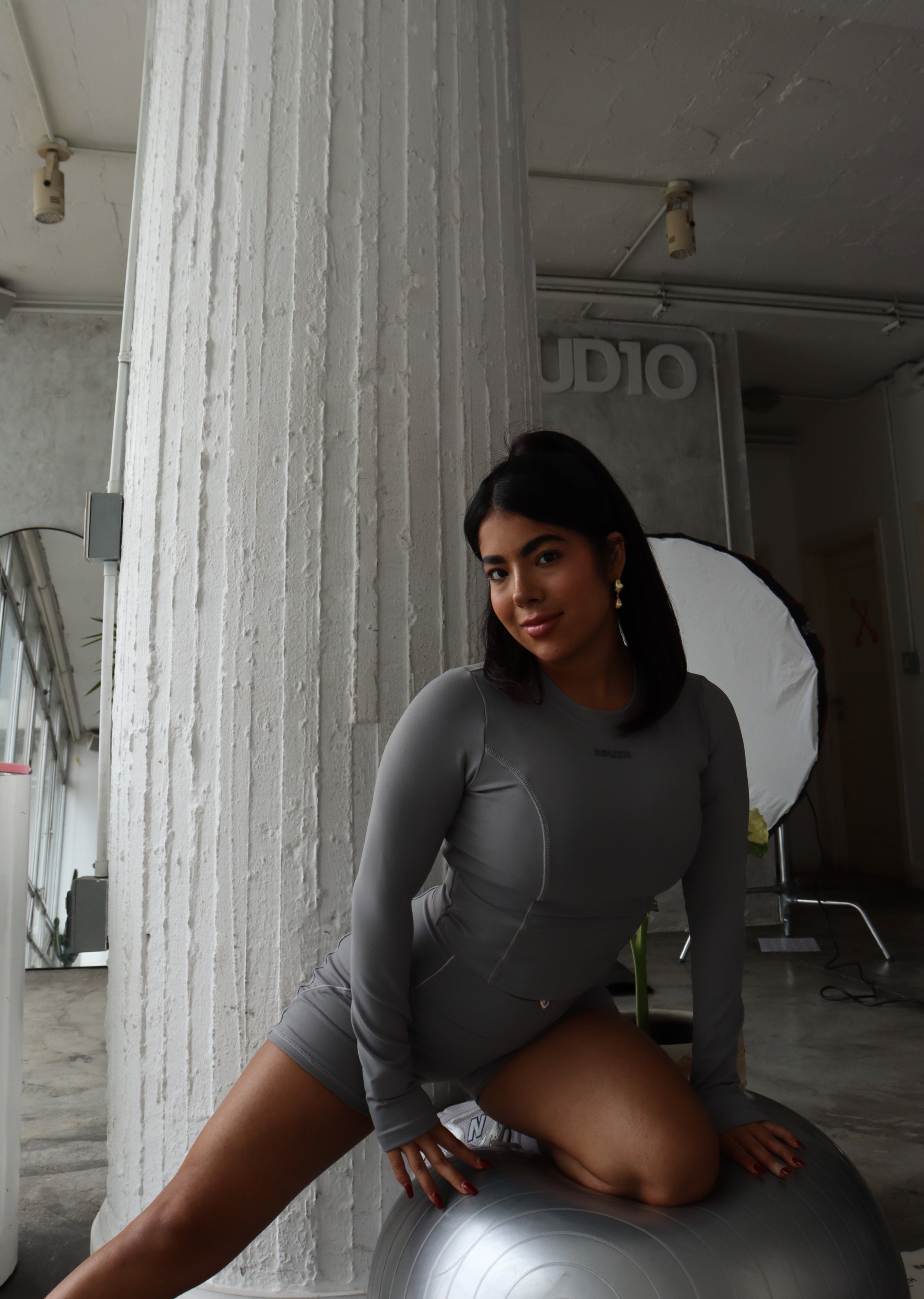 Soft gray tshirt manga larga