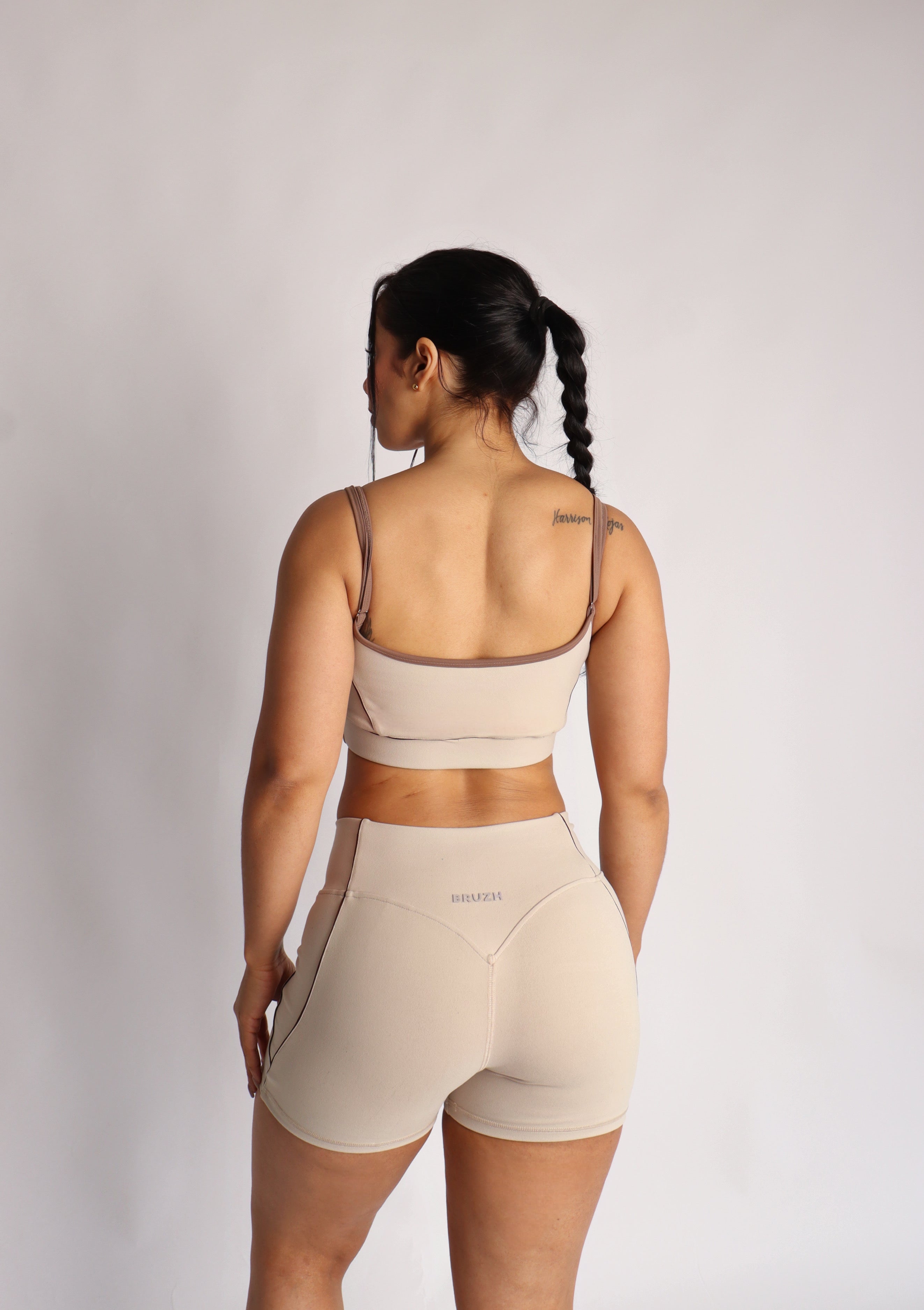 Soft beige contrast short