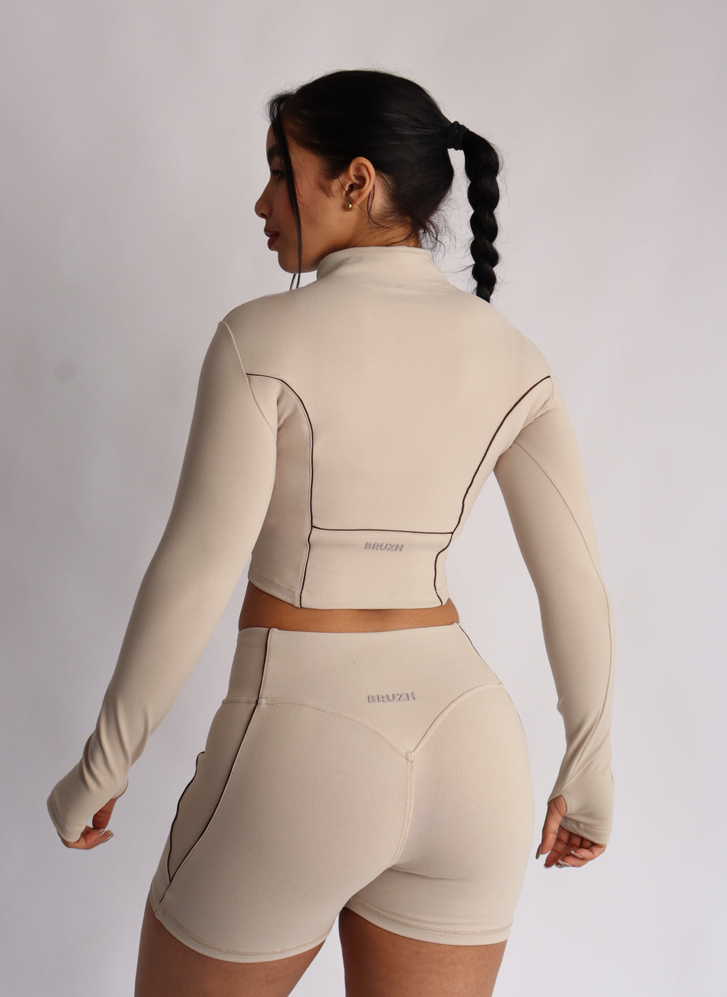 Soft beige contrast short