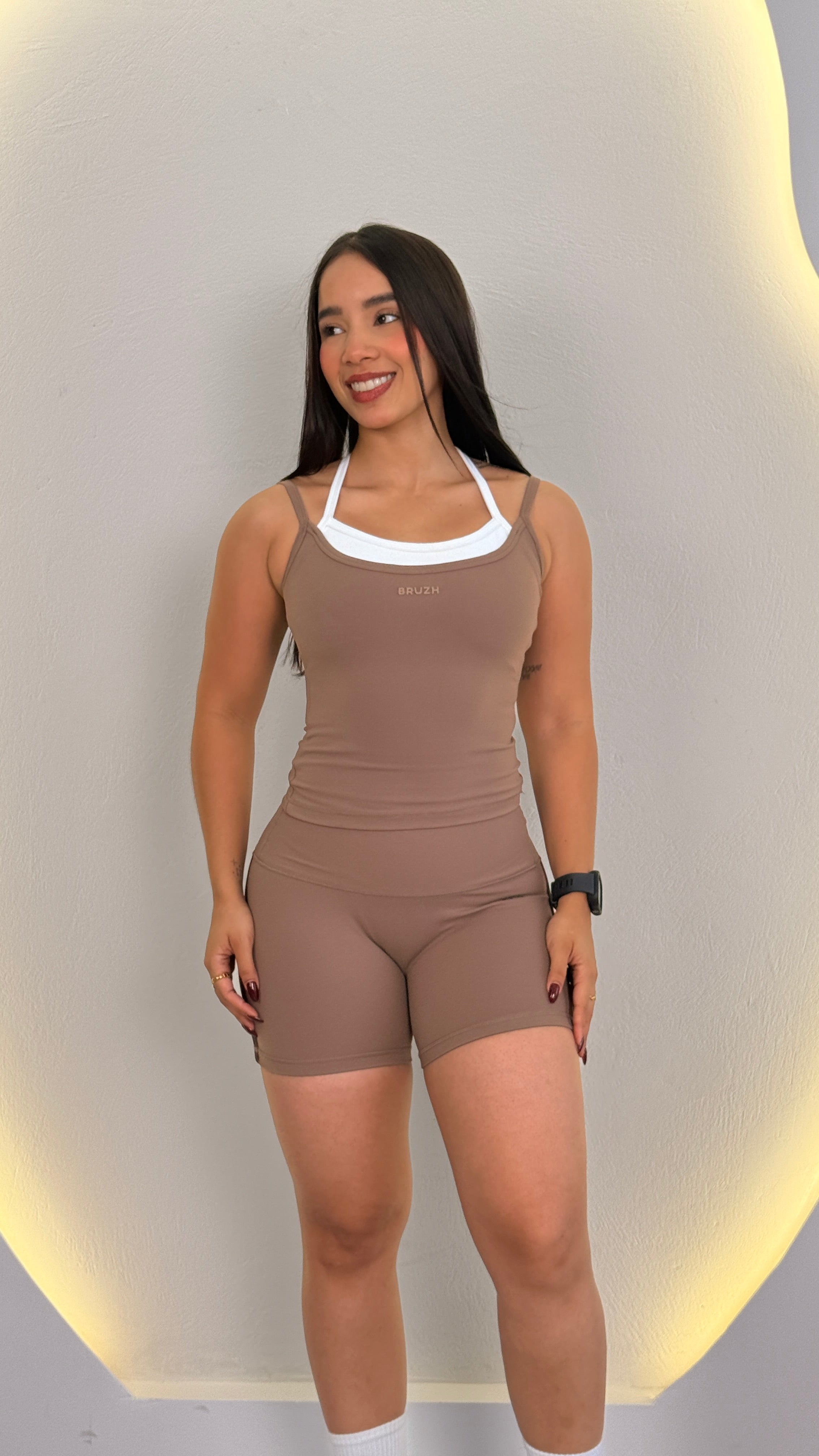 SPORTY SHORT MOCCA