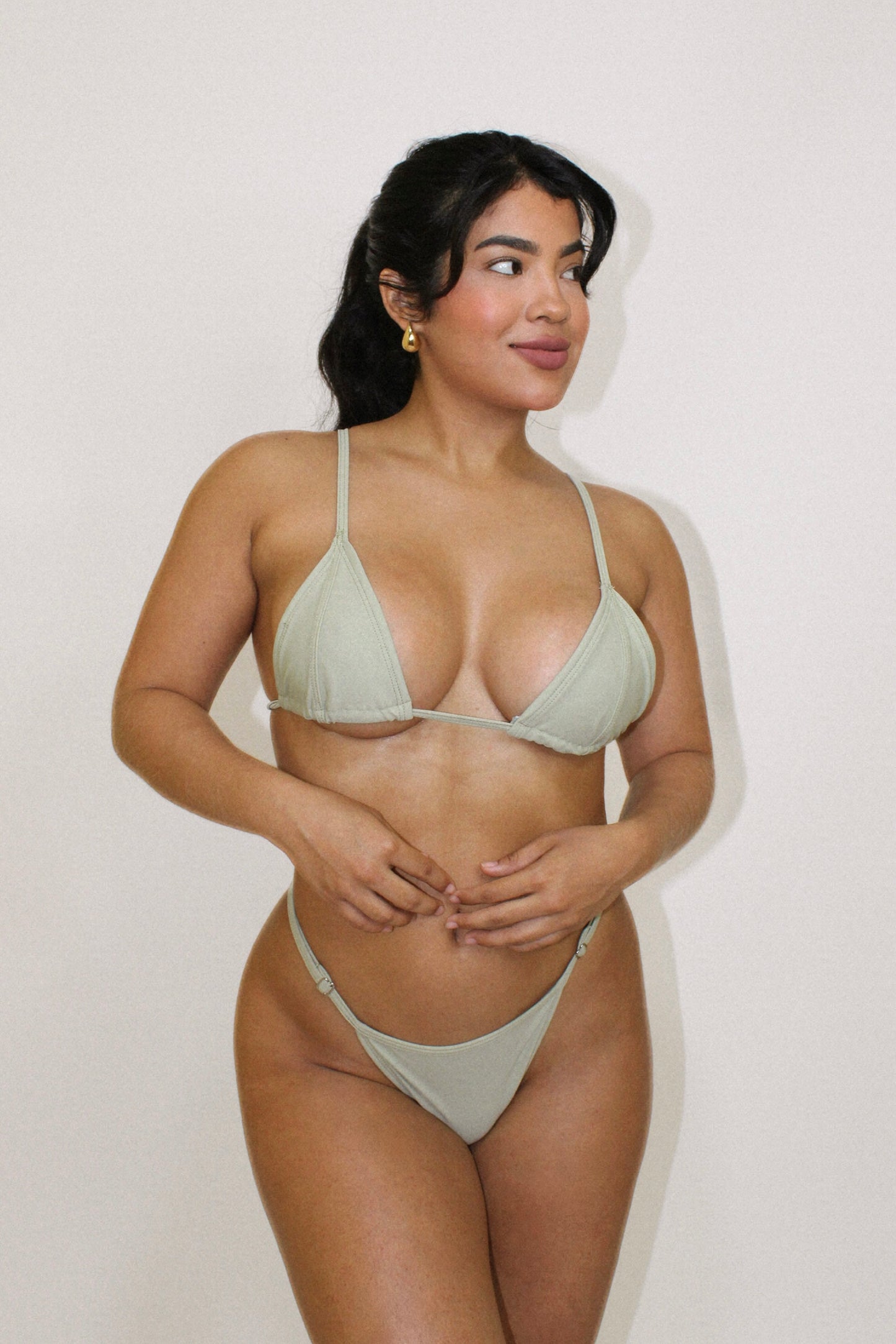 GENÉSE OLIVE - BIKINI TRIANGULO MONOCROMÁTICO