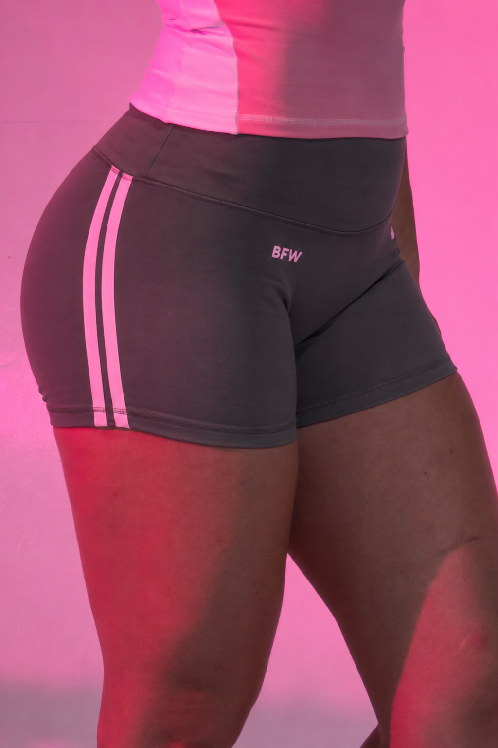 Sporty short plomo + pink