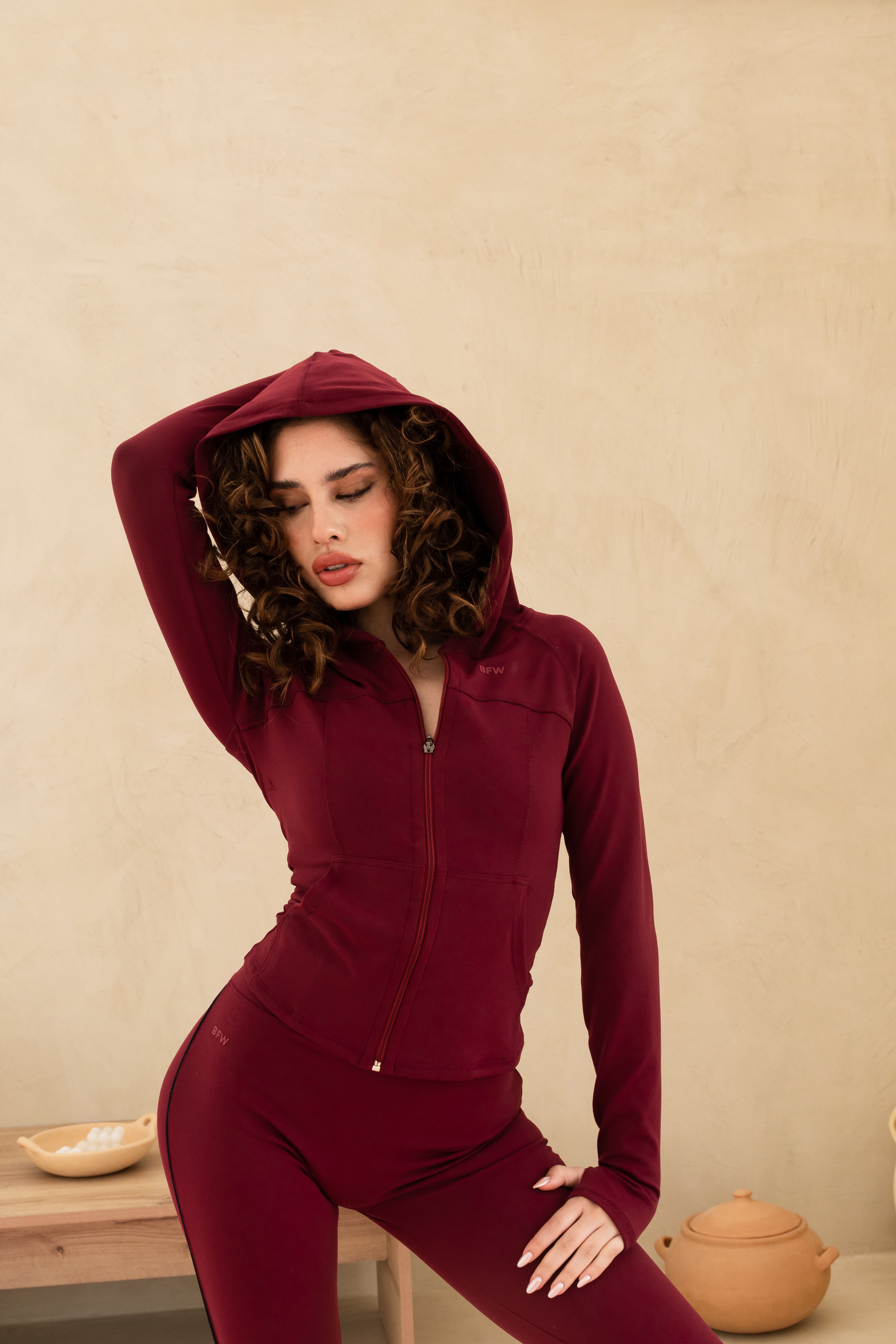 RED VELVET JACKET FAJA CON CAPUCHA