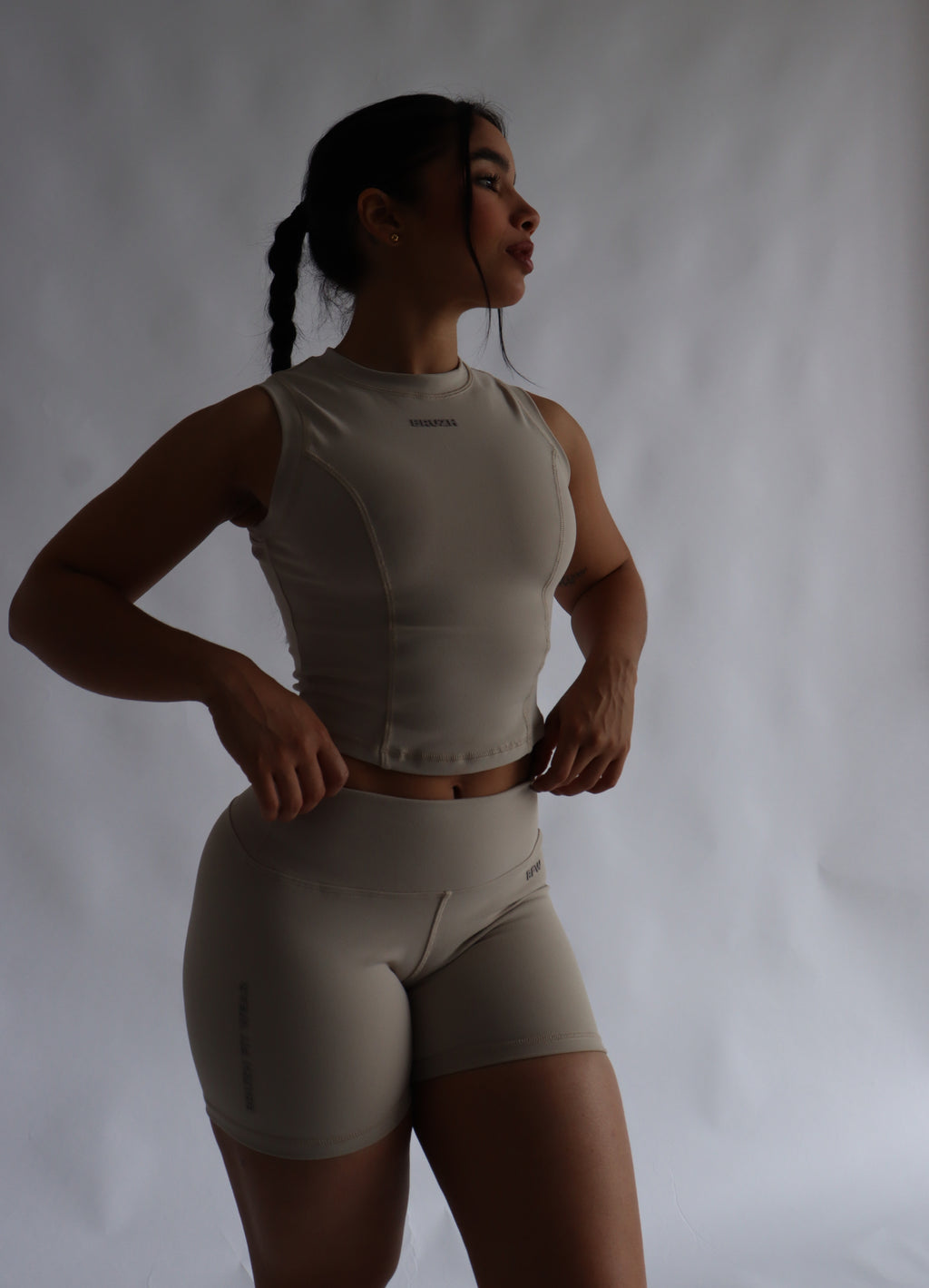 Soft beige clasic short