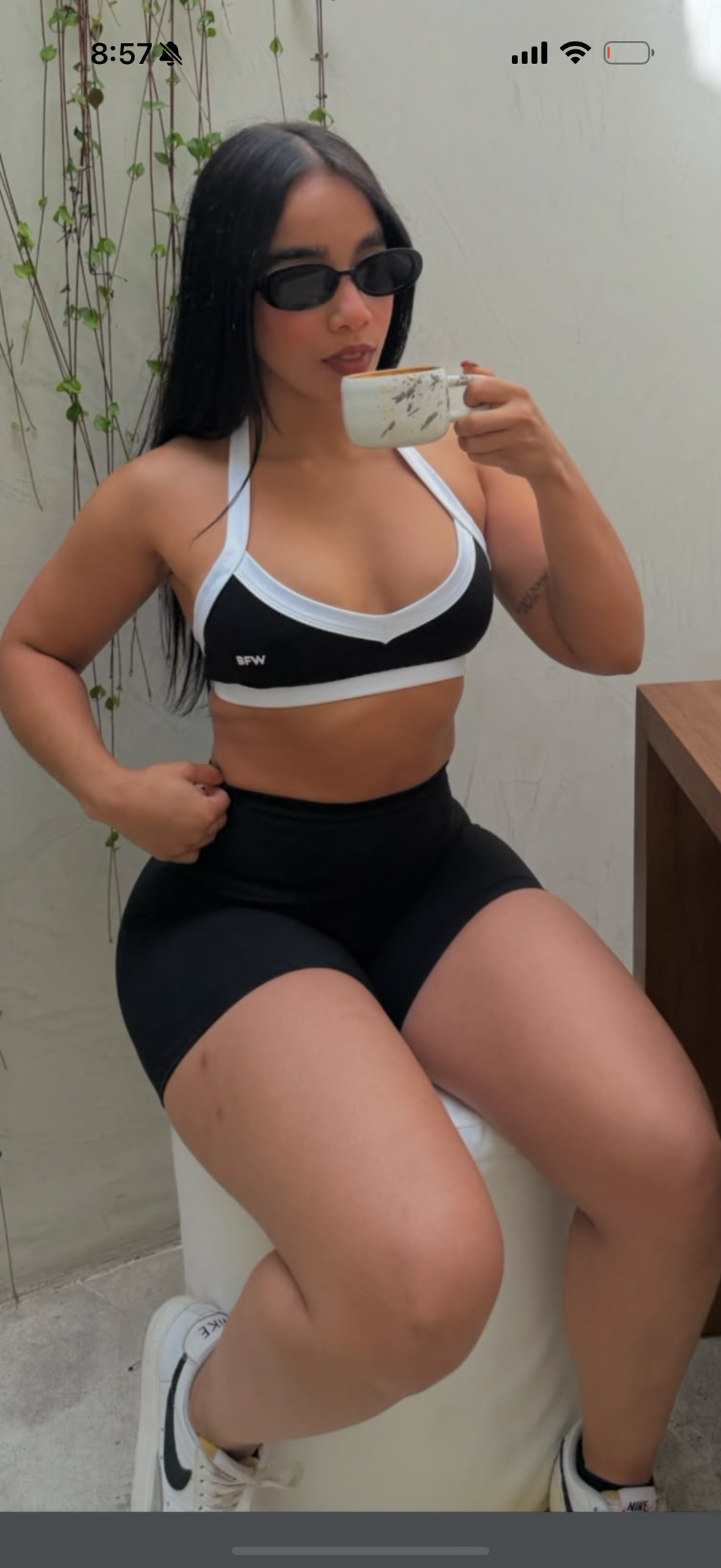 MINIMALIST BLACK TOP