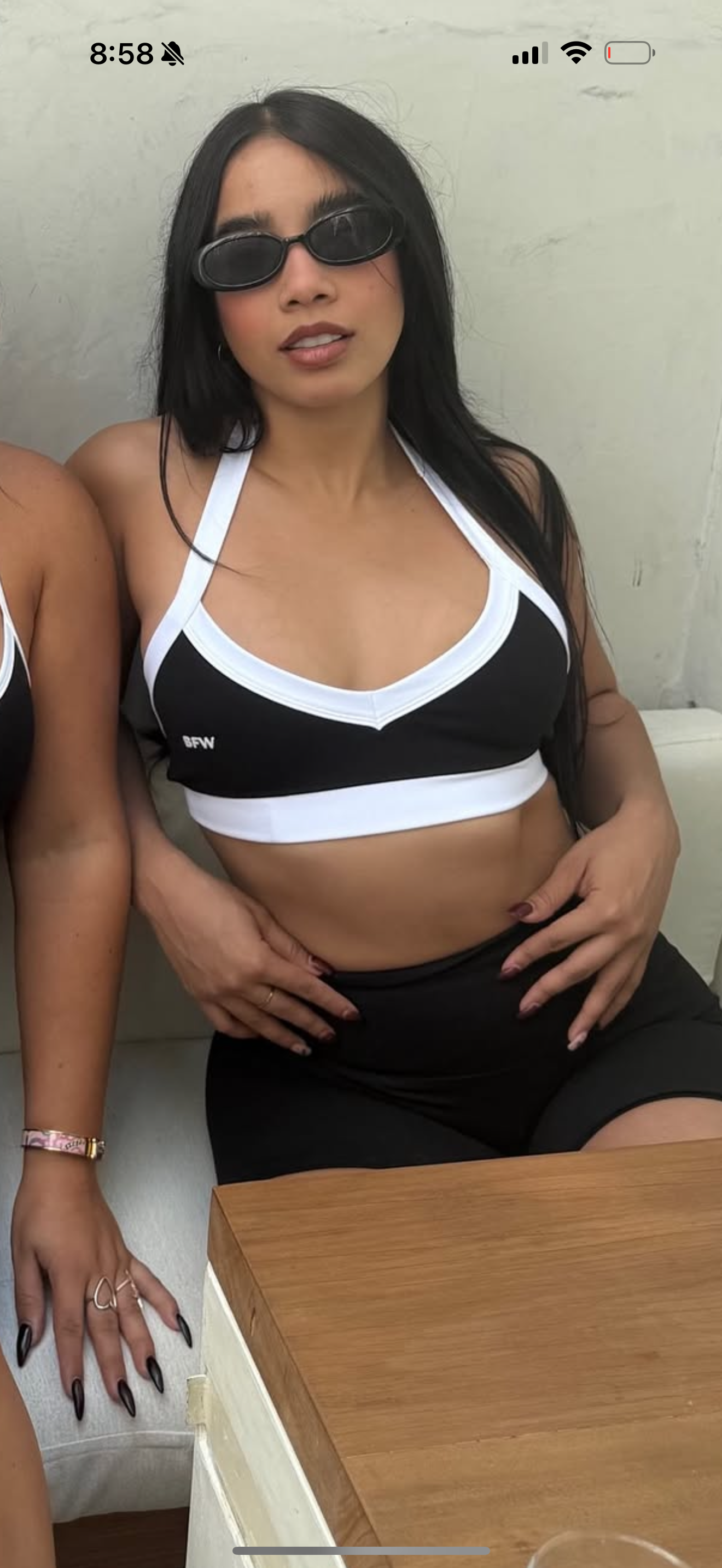 MINIMALIST BLACK TOP