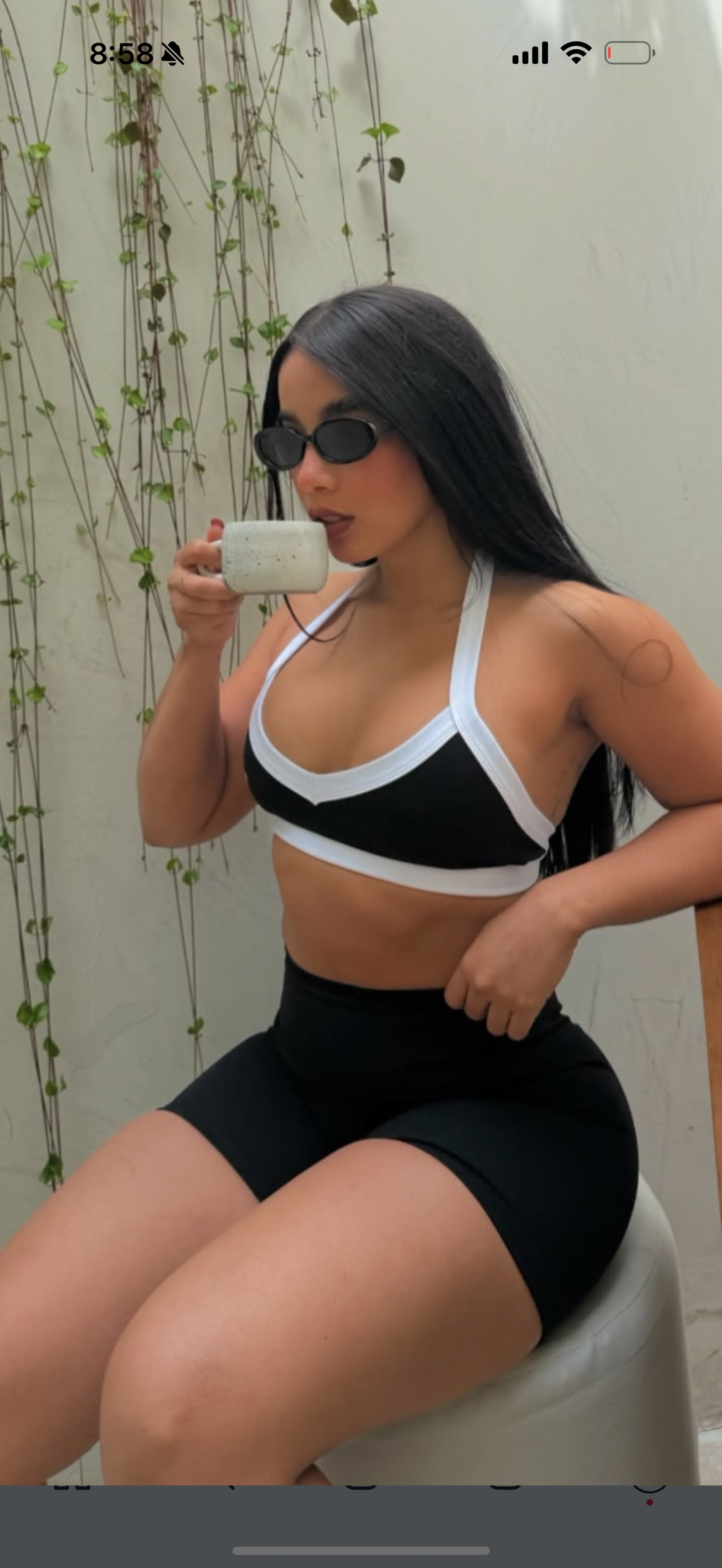 MINIMALIST BLACK TOP