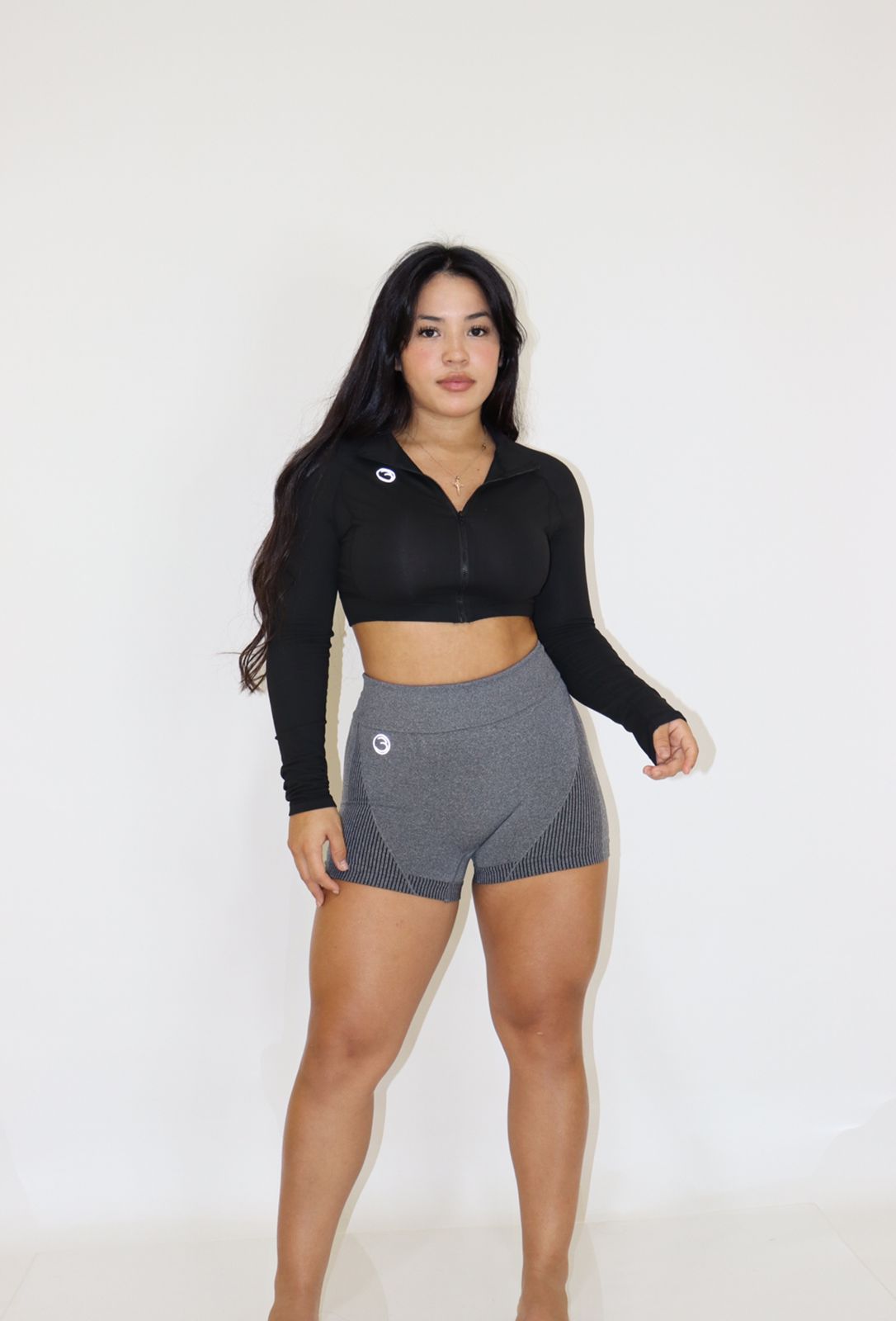 SHORT SCRUNCH GRIS RATA