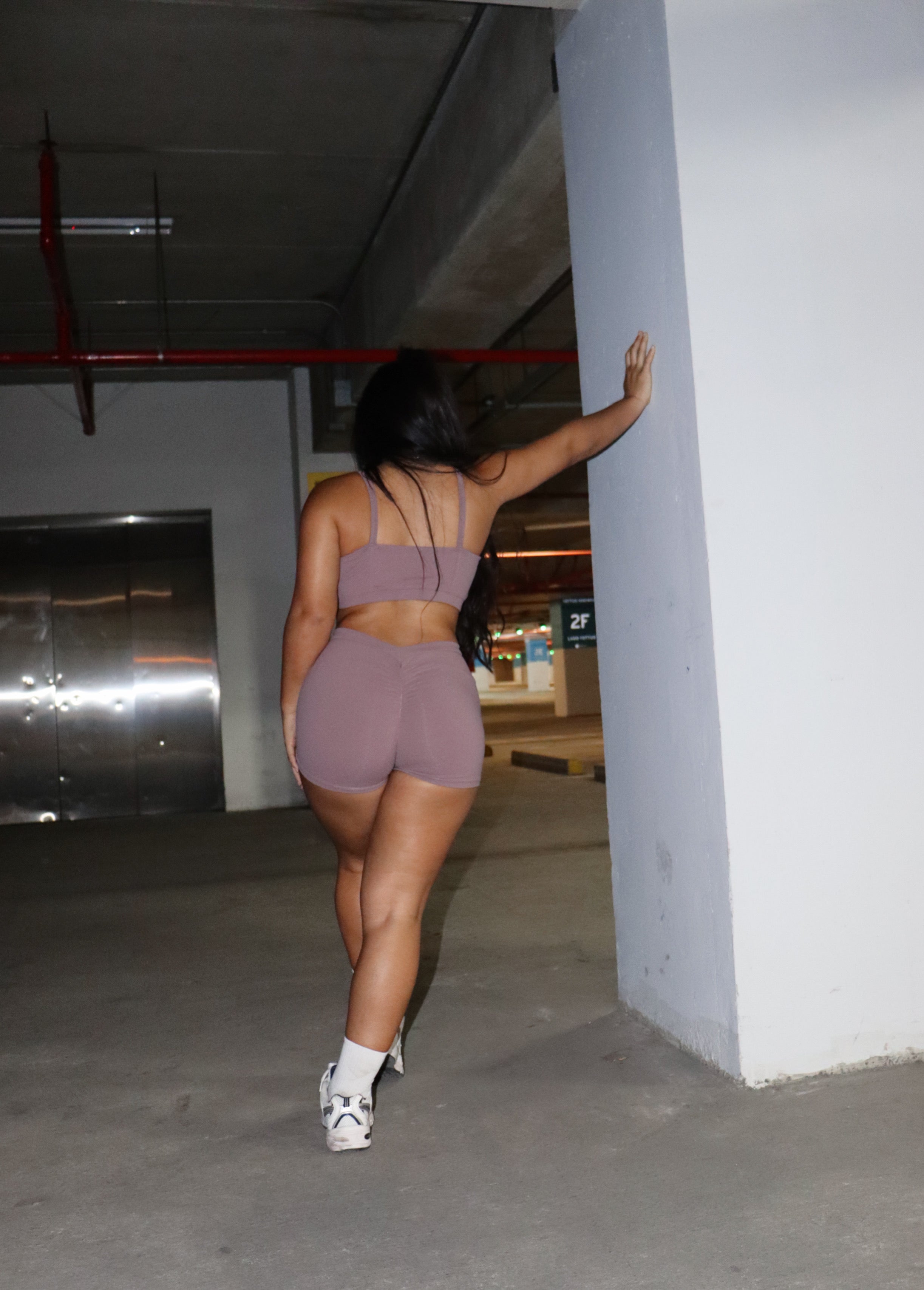 STRONGER STRAIGHT TOP MARRÓN ROSY