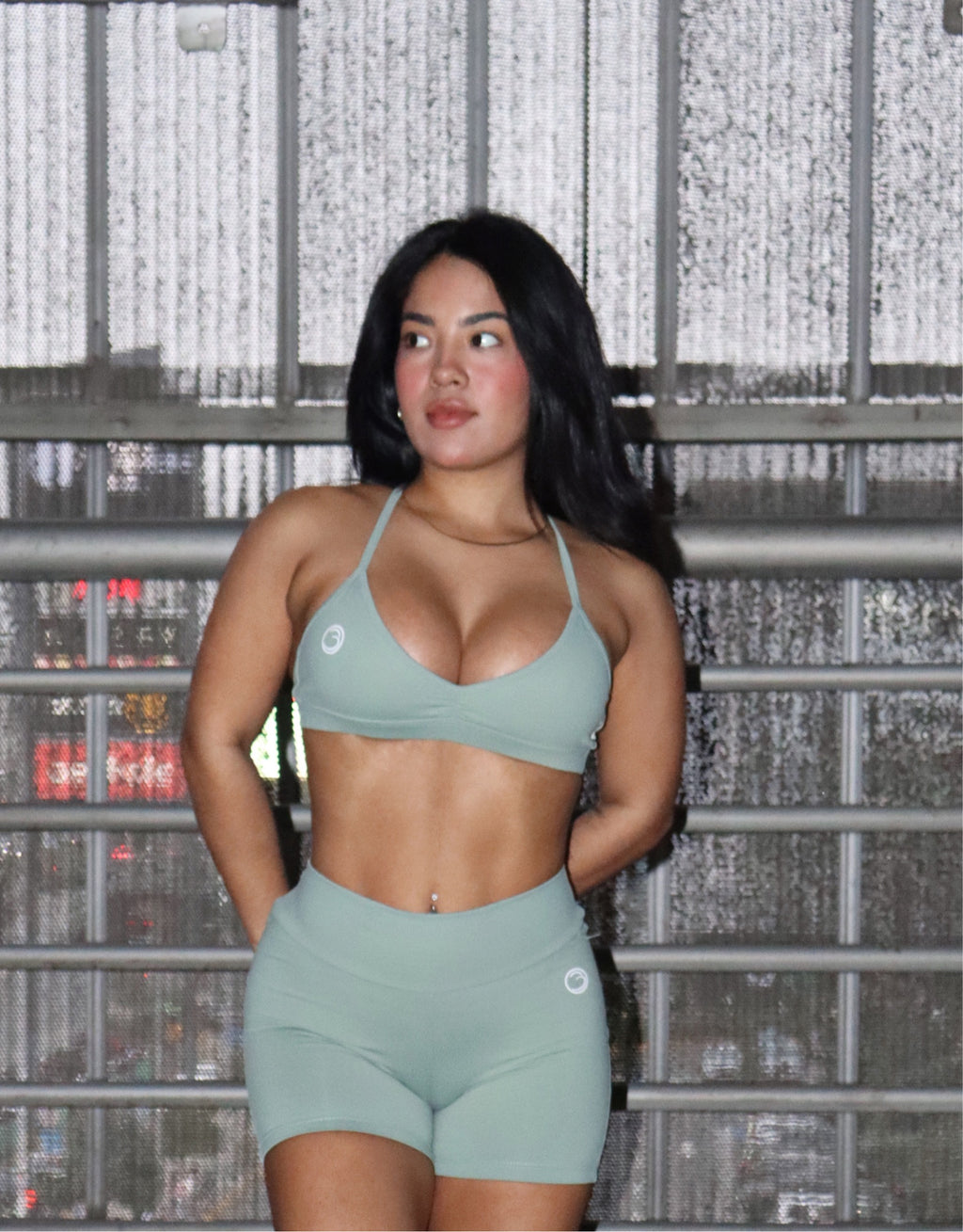 STRONGER MINIMALIST TOP VERDE