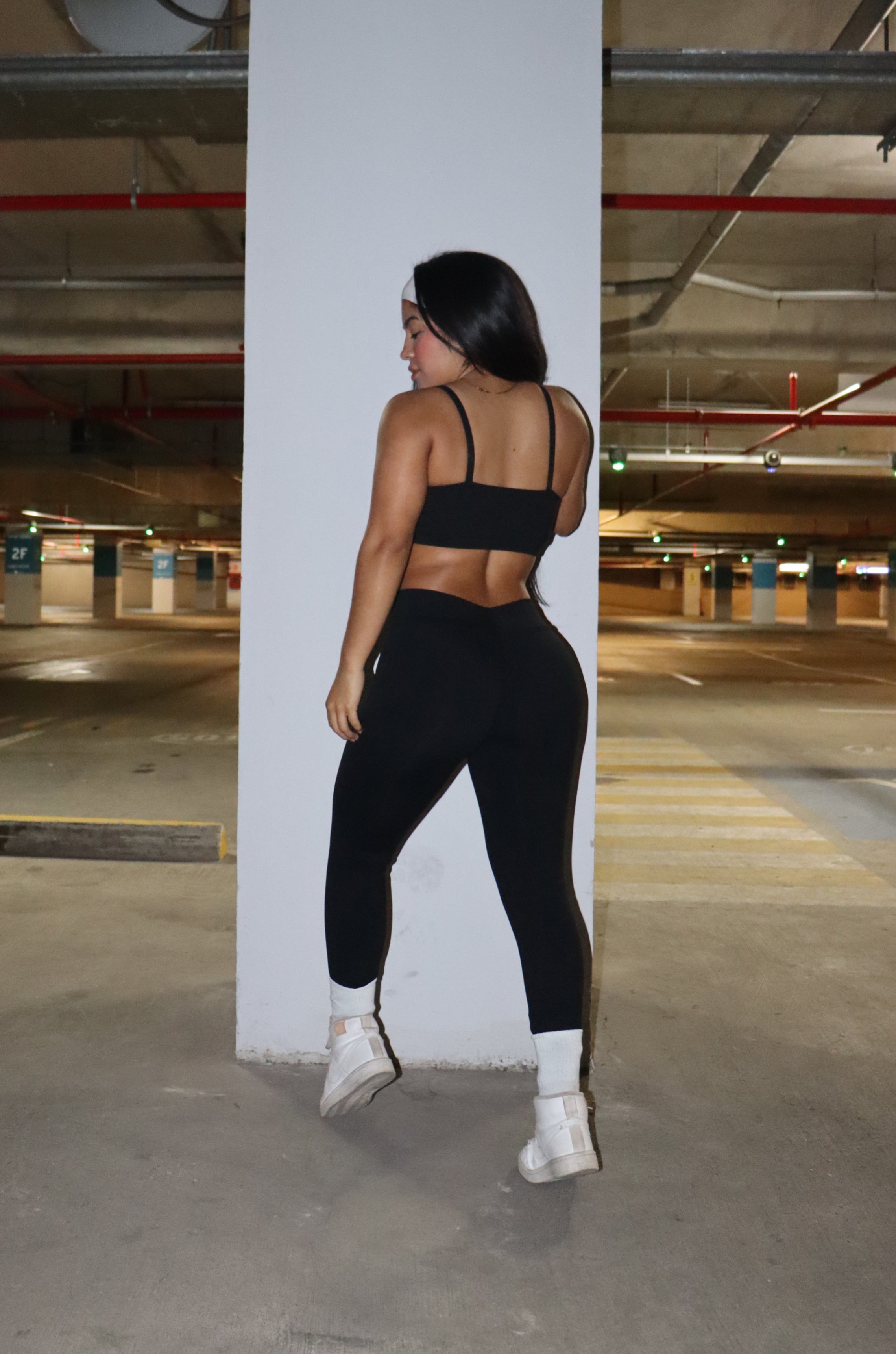 STRONGER STRAIGHT TOP NEGRO